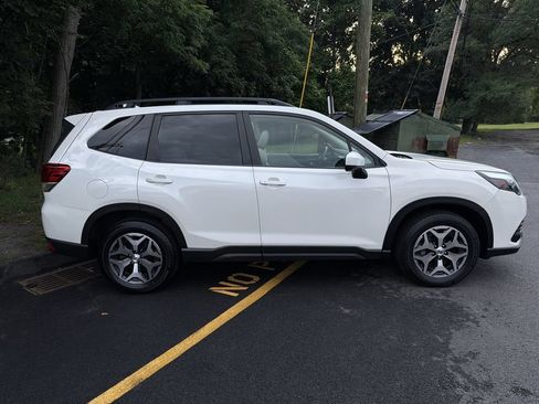 Certified 2023 Subaru Forester Premium AWD/4WD image 9