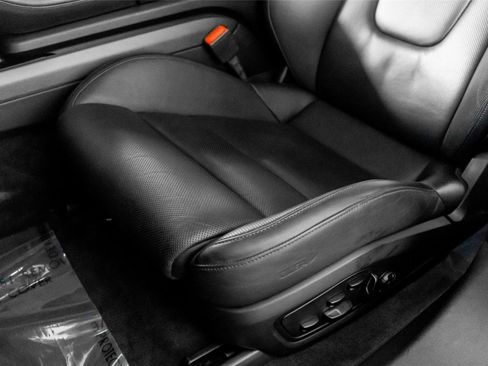 Used 2020 Porsche Taycan Turbo S w/ Premium Package image 22