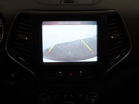 Used 2021 Jeep Cherokee Latitude Lux w/ Sun & Sound Group AWD/4WD image 19