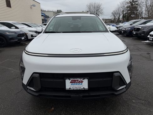 Used 2024 Hyundai Kona SEL image 2
