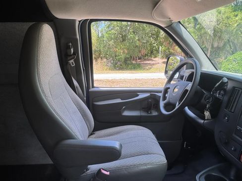 Used 2013 Chevrolet Express 3500 Extended w/ Power Package RWD image 22