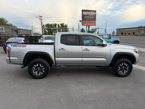 Used 2022 Toyota Tacoma TRD Off-Road AWD/4WD image 8
