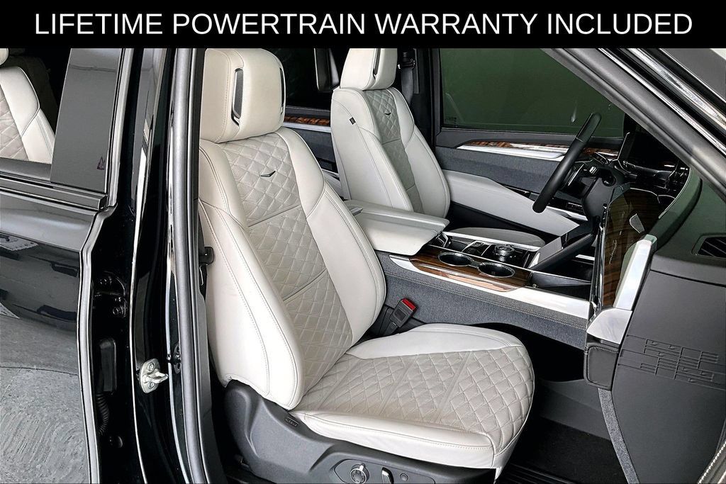 Used 2025 Cadillac Escalade ESV Sport Platinum AWD/4WD image 9