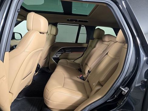Certified 2025 Land Rover Range Rover SE AWD/4WD image 11