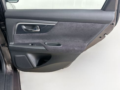 Used 2013 Nissan Altima 2.5 S FWD image 27