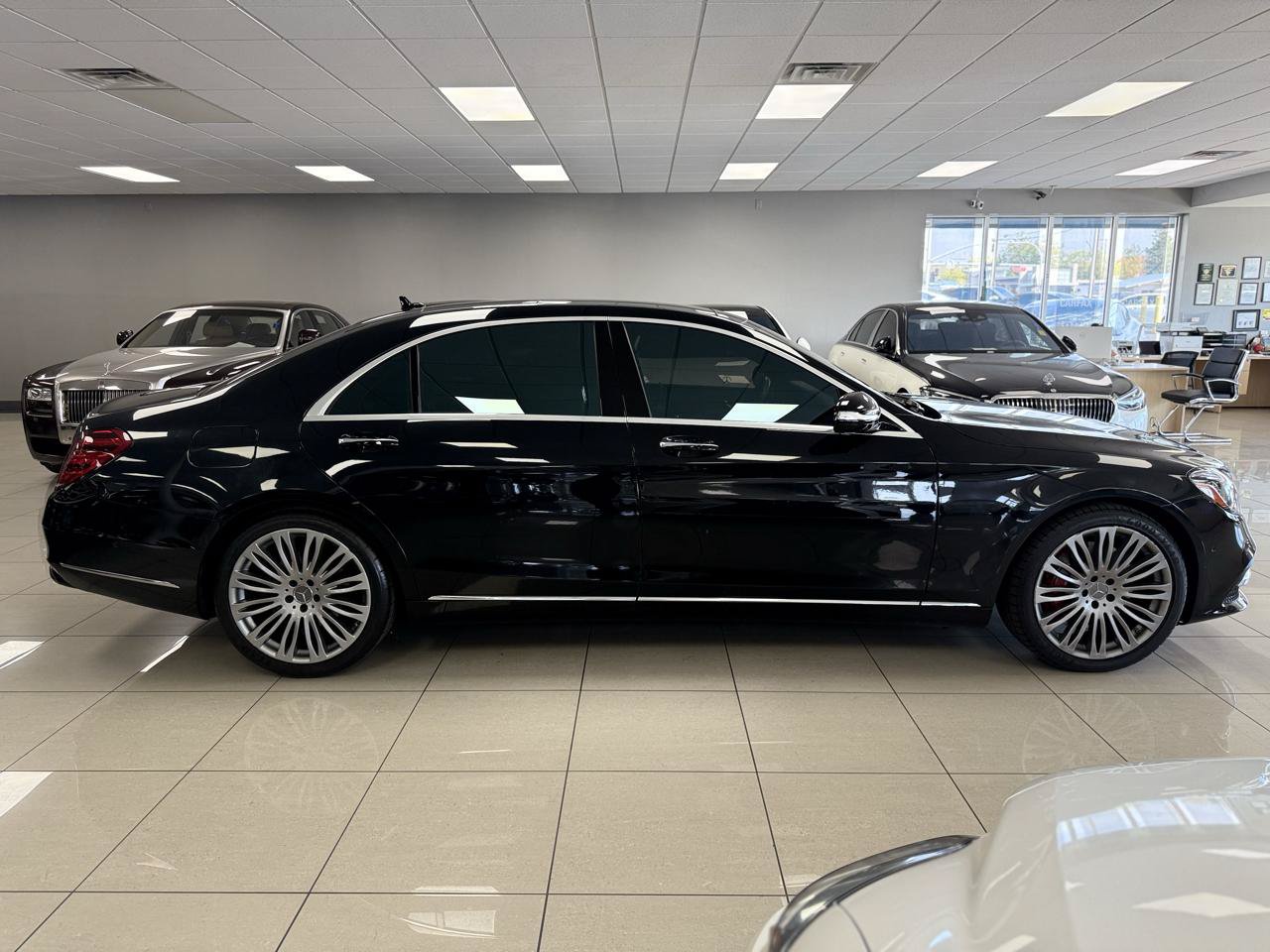 Used 2018 Mercedes-Benz S 560 Sedan image 3