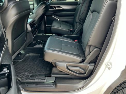 New 2026 Jeep Grand Wagoneer 4WD image 21