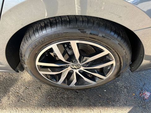 Used 2025 Volkswagen Jetta SE image 30