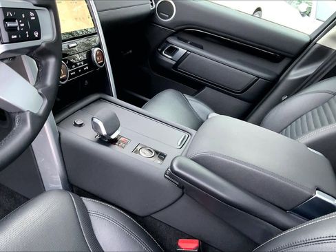 Used 2024 Land Rover Discovery S image 15