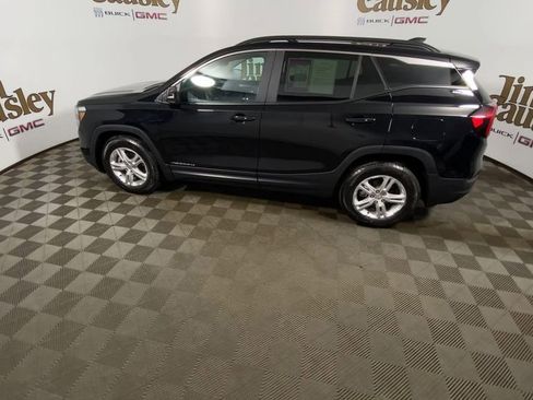 Used 2023 GMC Terrain SLE w/ Driver Convenience Package image 5