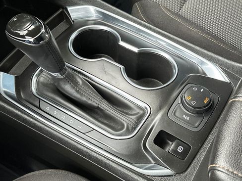 Used 2018 Chevrolet Traverse LT image 22