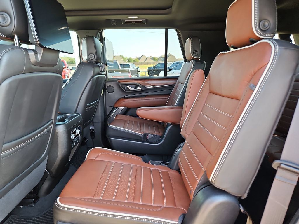 Used 2023 GMC Yukon Denali Ultimate AWD/4WD image 15
