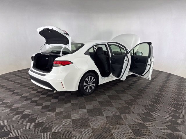 Used 2022 Toyota Corolla LE w/ Body Protection Package (TMS) FWD image 16