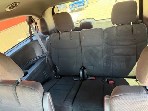 Used 2016 Dodge Grand Caravan SE image 10