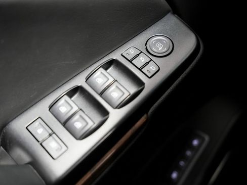 Used 2018 GMC Yukon Denali w/ Denali Ultimate Package image 32