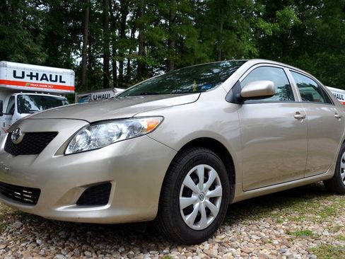 Used 2009 Toyota Corolla LE FWD image 2
