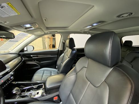 Used 2024 Kia Telluride SX w/ Towing Package image 22