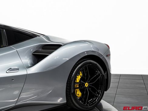 Used 2018 Ferrari 488 GTB image 17