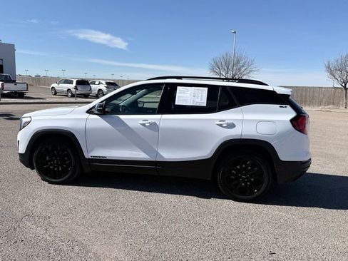 Used 2021 GMC Terrain SLT w/ Elevation Edition image 10