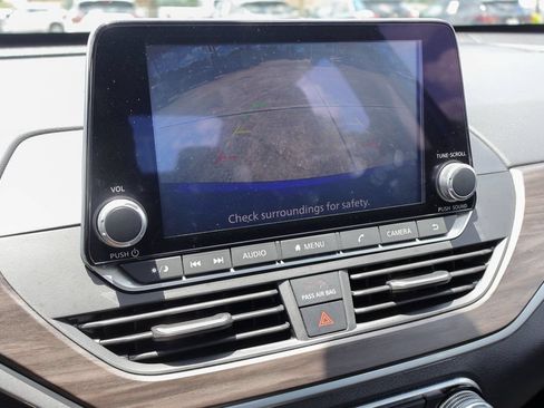 Used 2025 Nissan Altima 2.5 SV FWD image 4