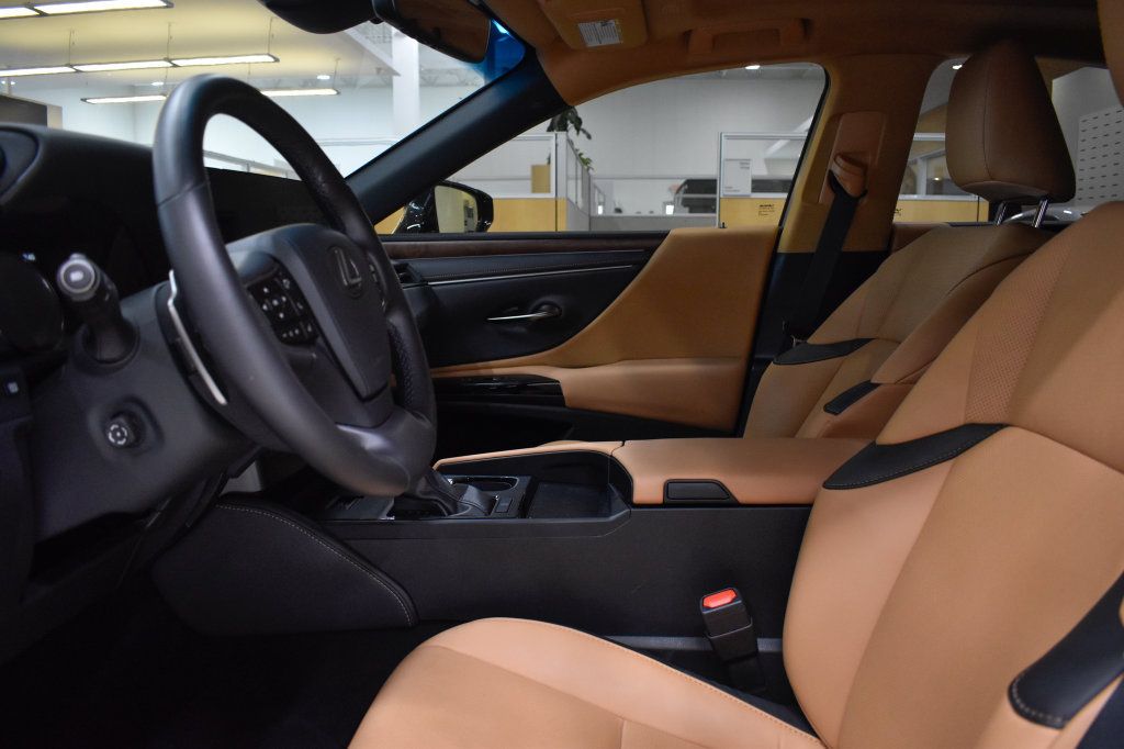 Used 2025 Lexus ES 350 w/ Premium Package FWD image 3