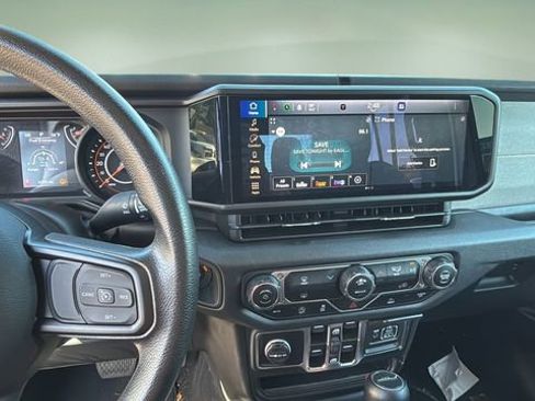 Used 2025 Jeep Gladiator Nighthawk image 10