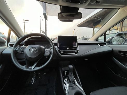 Used 2025 Toyota Corolla LE image 33