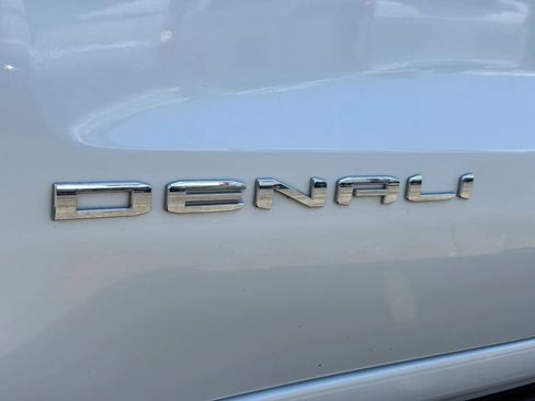 Used 2020 GMC Sierra 1500 Denali w/ Denali Ultimate Package AWD/4WD image 9