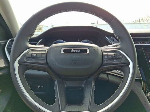 Certified 2023 Jeep Grand Cherokee Laredo X image 21