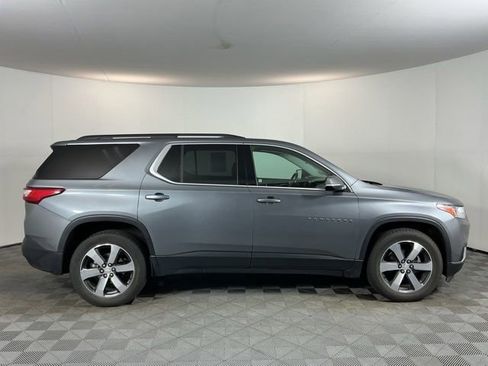 Used 2020 Chevrolet Traverse LT w/ LT Premium Package AWD/4WD image 4