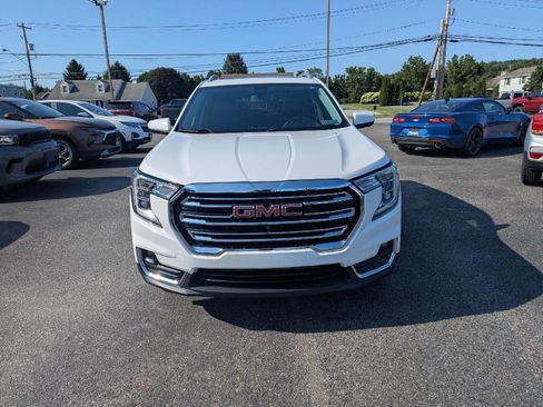 Used 2022 GMC Terrain SLT w/ Infotainment Package II AWD/4WD image 2