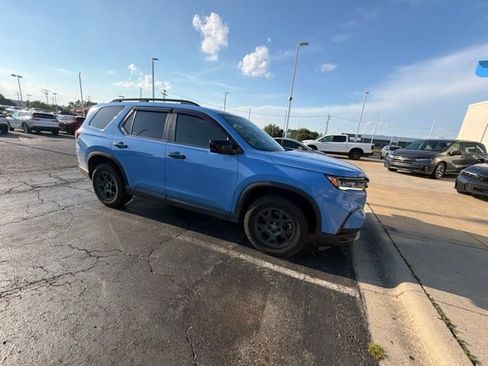 Used 2024 Honda Pilot TrailSport image 5