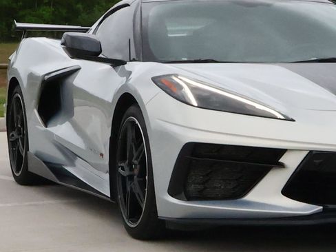 Used 2021 Chevrolet Corvette Stingray Preferred Cpe w/ Z51 Performance Package image 9