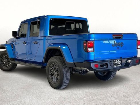 New 2025 Jeep Gladiator Sport image 5