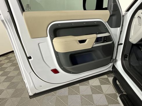 Certified 2023 Land Rover Defender 90 SE image 19