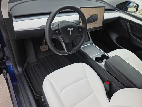 Used 2023 Tesla Model Y Long Range AWD/4WD image 17