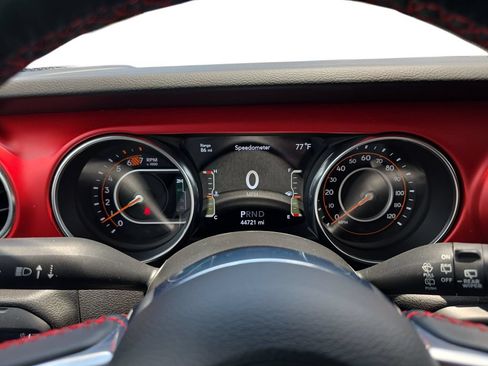 Used 2023 Jeep Wrangler Unlimited Rubicon w/ Cold Weather Group AWD/4WD image 19
