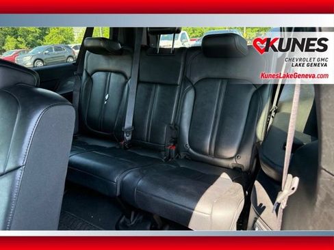 Used 2024 Jeep Wagoneer L Series II w/ Flexible Seating Group AWD/4WD image 14
