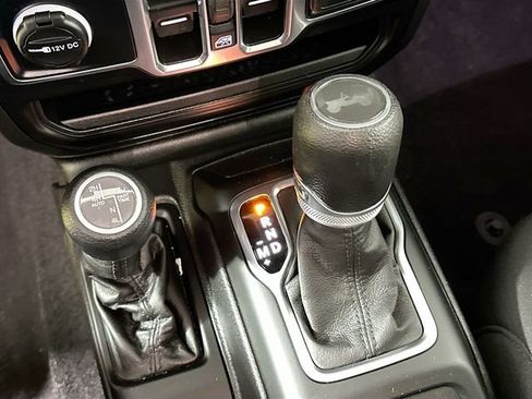 Used 2023 Jeep Wrangler Unlimited w/ Cold Weather Group image 15