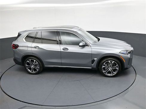 New 2026 BMW X5 xDrive40i w/ Climate Comfort Package image 18
