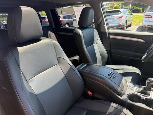 Used 2015 Toyota Highlander XLE image 35