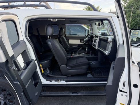 Used 2013 Toyota FJ Cruiser 4WD w/ Upgrade Pkg image 10
