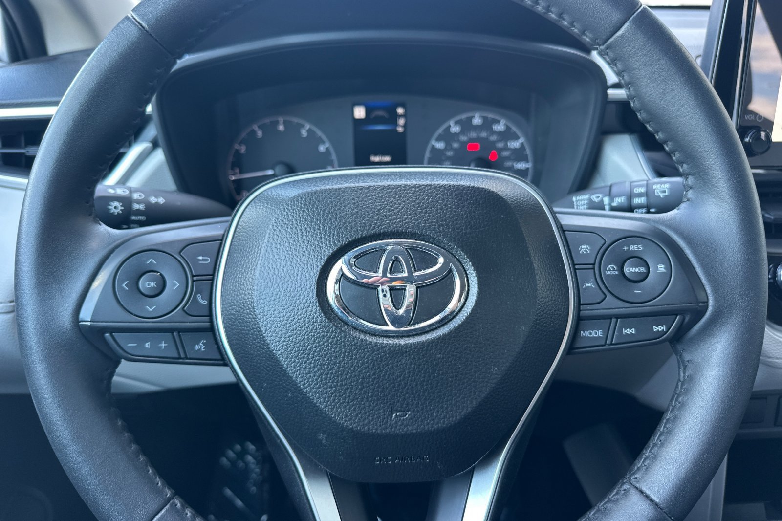Used 2025 Toyota Corolla Cross LE AWD/4WD image 22