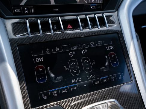 Used 2019 Lamborghini Urus AWD/4WD image 41
