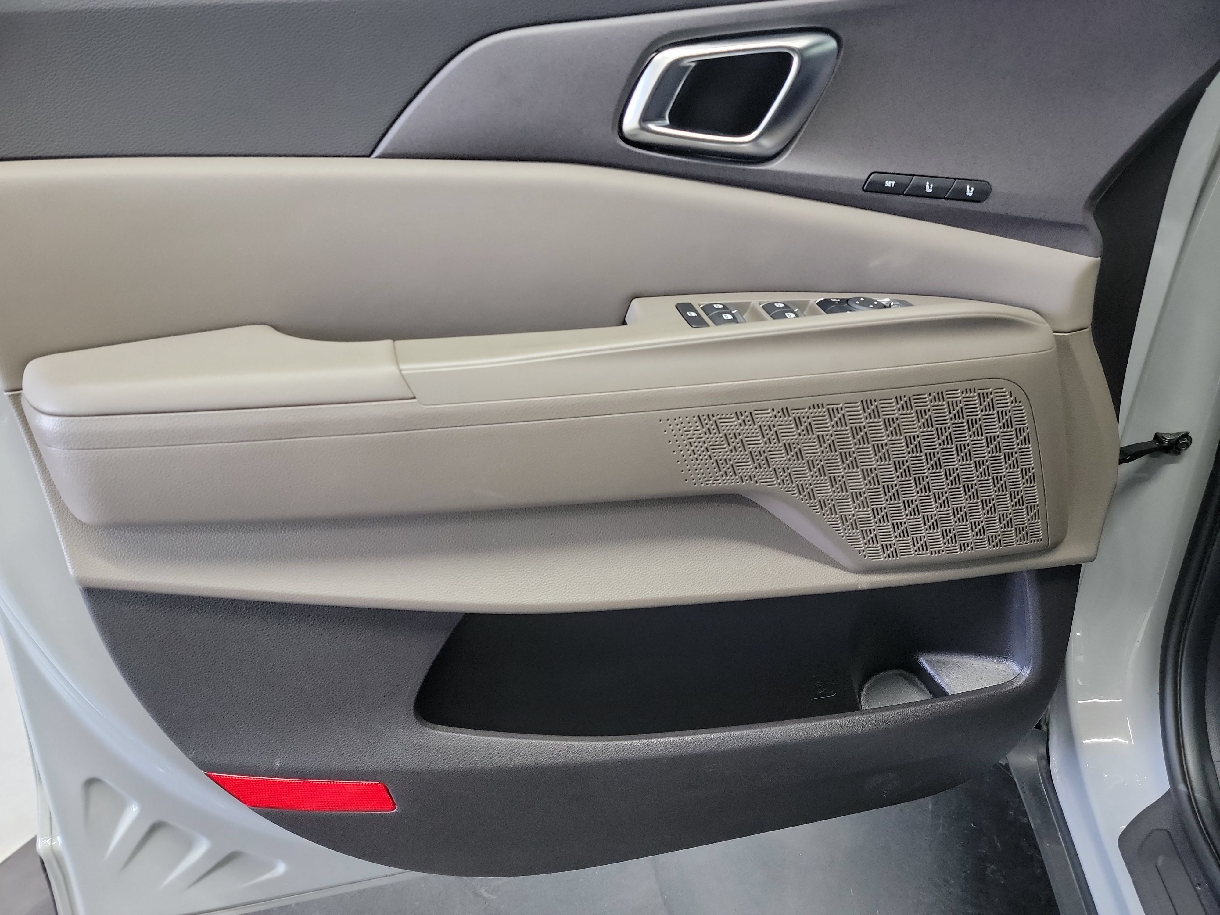 Used 2026 Kia Carnival EX FWD image 13