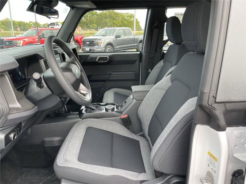 New 2025 Ford Bronco 4-Door AWD/4WD image 12