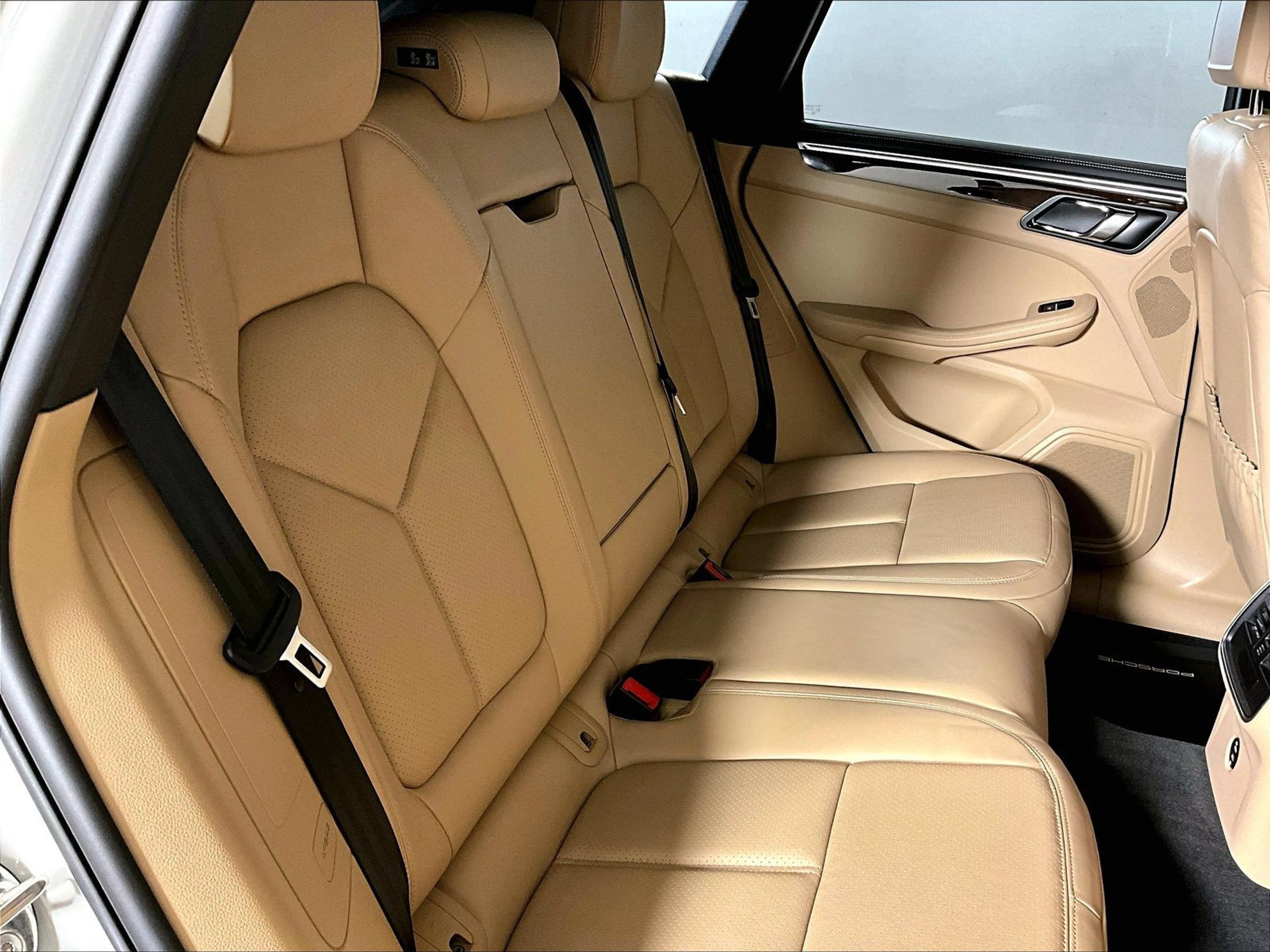Certified 2021 Porsche Macan S AWD/4WD image 23