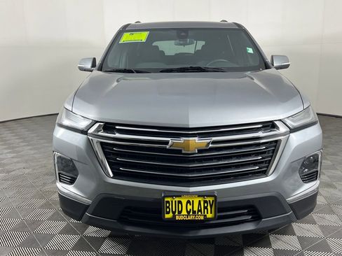 Used 2023 Chevrolet Traverse LT image 2