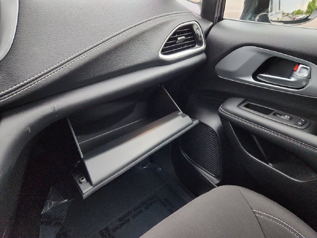 Used 2024 Chrysler Pacifica Touring FWD image 48