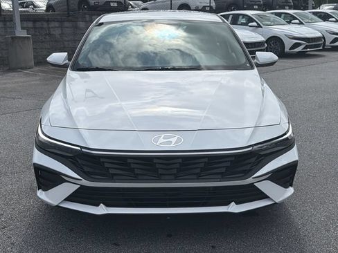 New 2026 Hyundai Elantra Hybrid FWD image 2